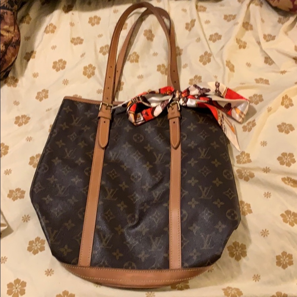 Louis Vuitton GM bucket bag
